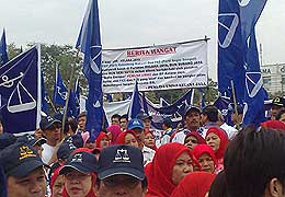 nomination day kelana jaya 240208 bn crowd