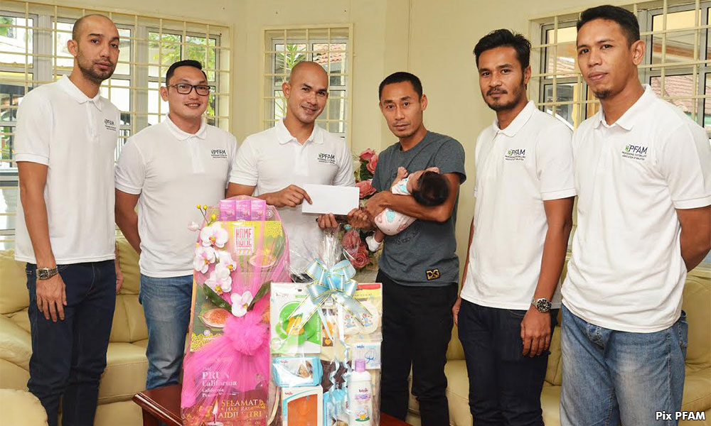 PFAM sampaikan sumbangan pada Adra Medina