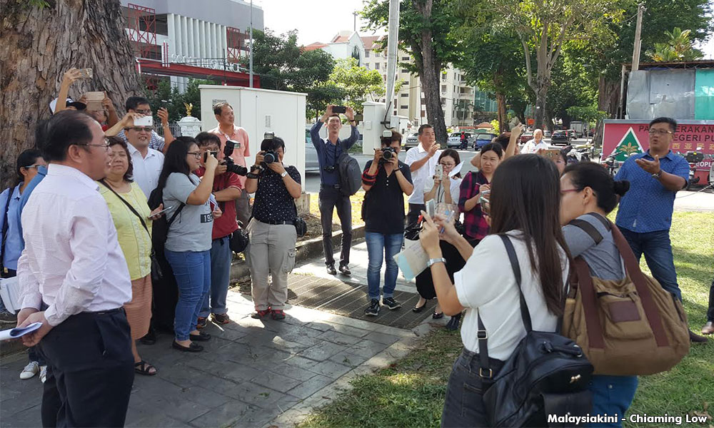 黄伟益到民政党总部呛声否认公正党遭槟政府排挤