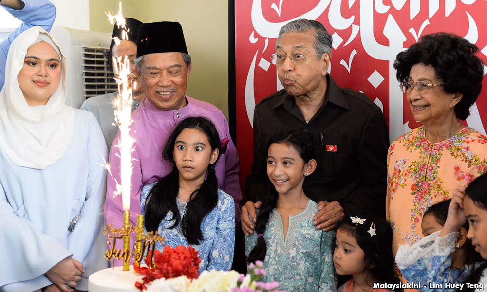 Happy birthday Siti Hasmah & Mahathir