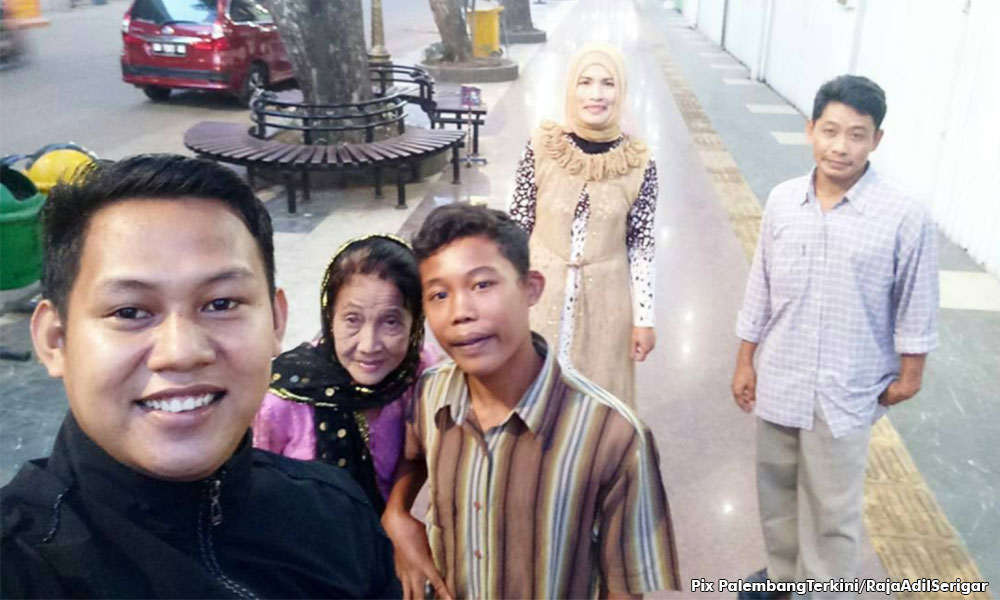 Selamat teringin berbulan madu dengan Rohaya di Monas