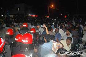 lunas ceramah riot 270208 02