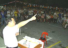 guan eng ceramah in canning ipoh 260208 crowd 1