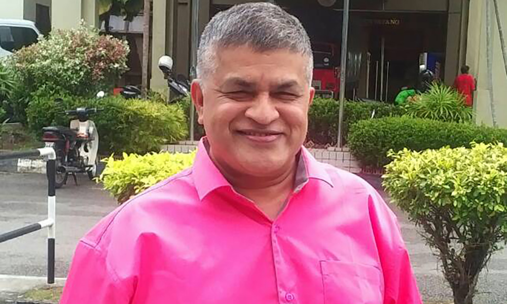 No more fear for Zunar, for he now has bodyguards