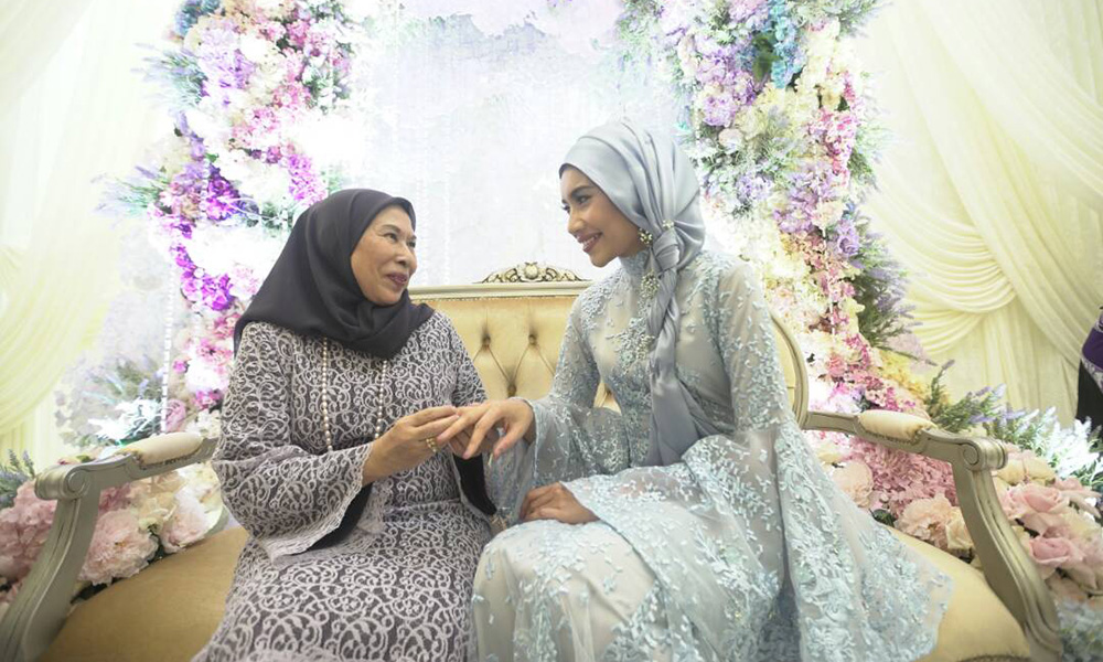 Yuna selamat bertunang dengan Adam
