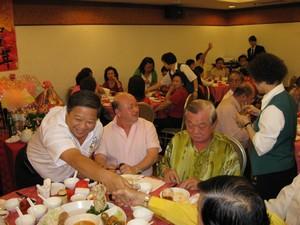 lee chong meng chha yong association 290208 shake hand