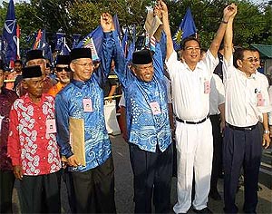 zainuddin maidin in sungai petani with other bn candidates