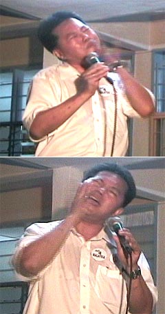 jeff ooi slap himself at a dap event 290208