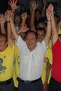 ipoh barat focus 030308 yik phooi hong (white left)