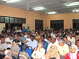batu debate 030308 crowd