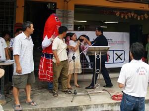 dap teo eng ching police scuffle 050308 argue