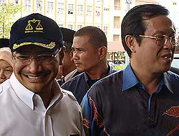 hishamuddin hussein ong tee keat pandan campaign 030308 smiles