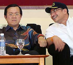 hishamuddin hussein ong tee keat pandan campaign 030308 stupid