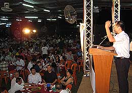 gerakan jamuan at sentul 030308 lim si pin with crowd