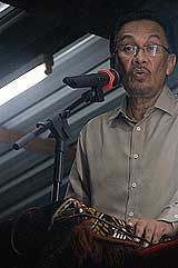 anwar tour perak 050308 anwar sg siput