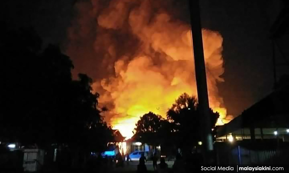 Rumah dijilat api, 300 penduduk sehelai sepinggang