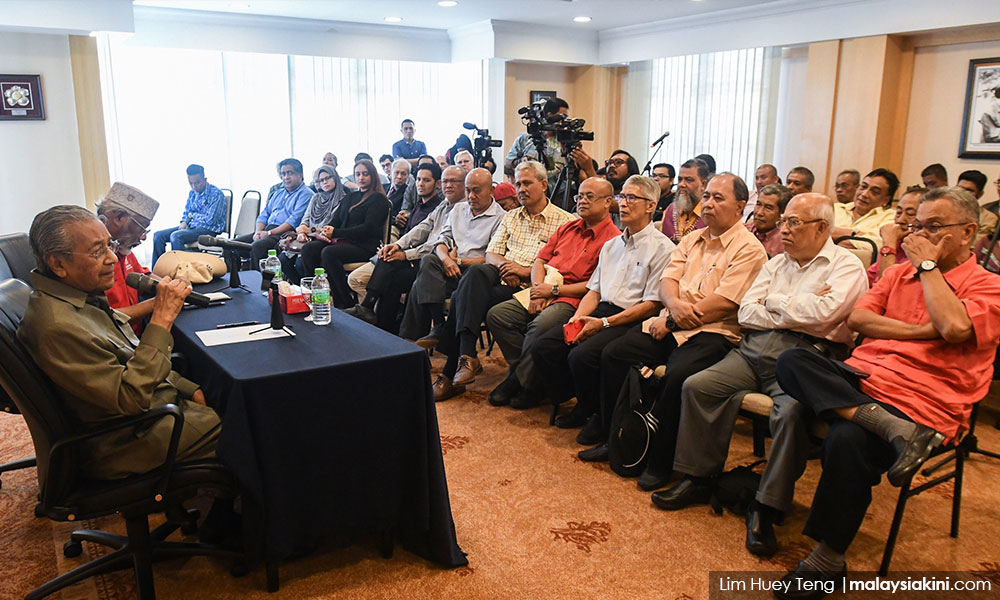 Dr M admits Anwar's letter caused problems, says will end talks with PAS