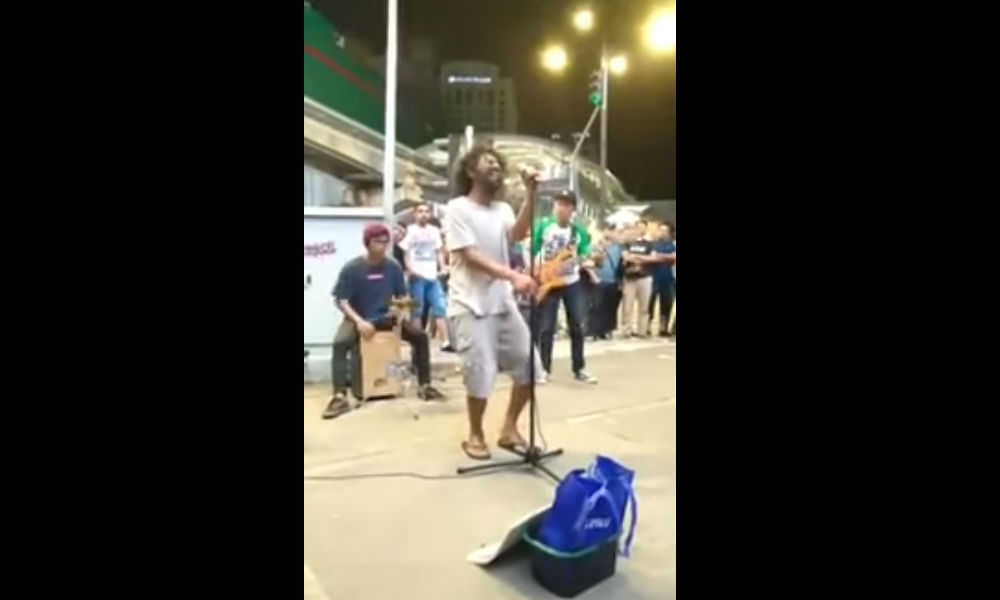 Gadis lari jauhi Hazama