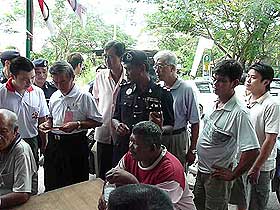 bagan vote selling 080308 red shirt guy is vote seller