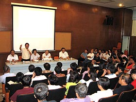 klscah ceramah 05032008 speakers & crowd