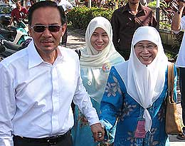 anwar permatang pauh polling day 080308 family