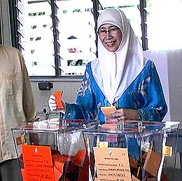 anwar permatang pauh polling day 080308 azizah