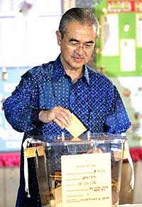 abdullah ahmad badawi polling day vote 080308 02