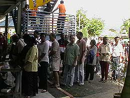 polling day 080308 voters queue