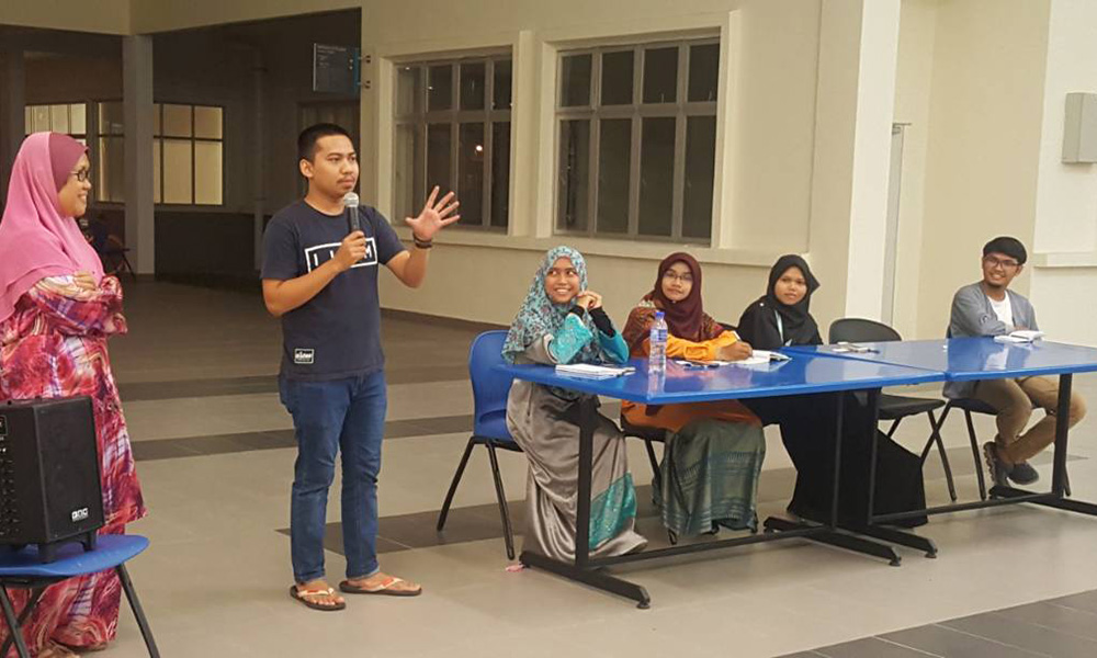 Politik bermaruah dalam pagar kampus