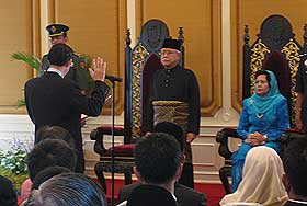 lim guan eng penang cm ceremony 110308 sworn