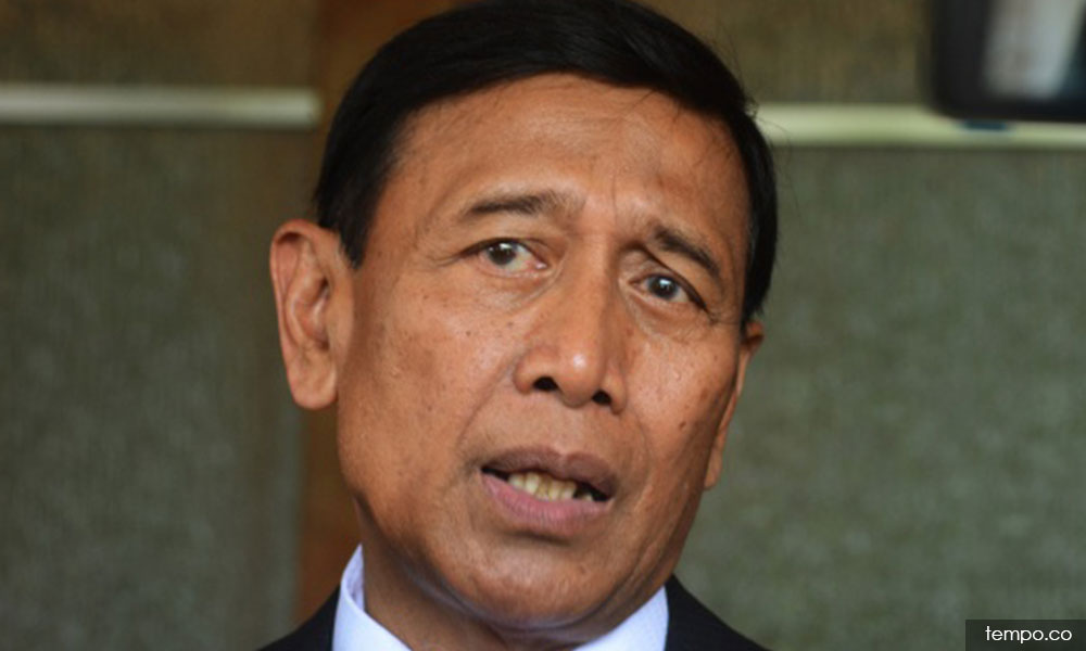 Lari dari wartawan, menteri Indonesia silap masuk kereta
