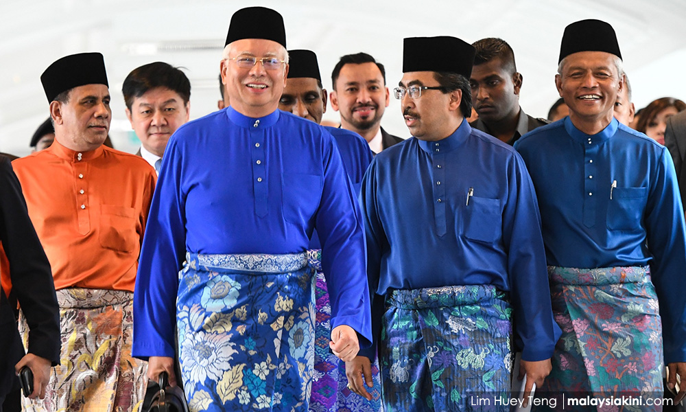 Najib presents 'biggest ever' budget; lawmakers and 