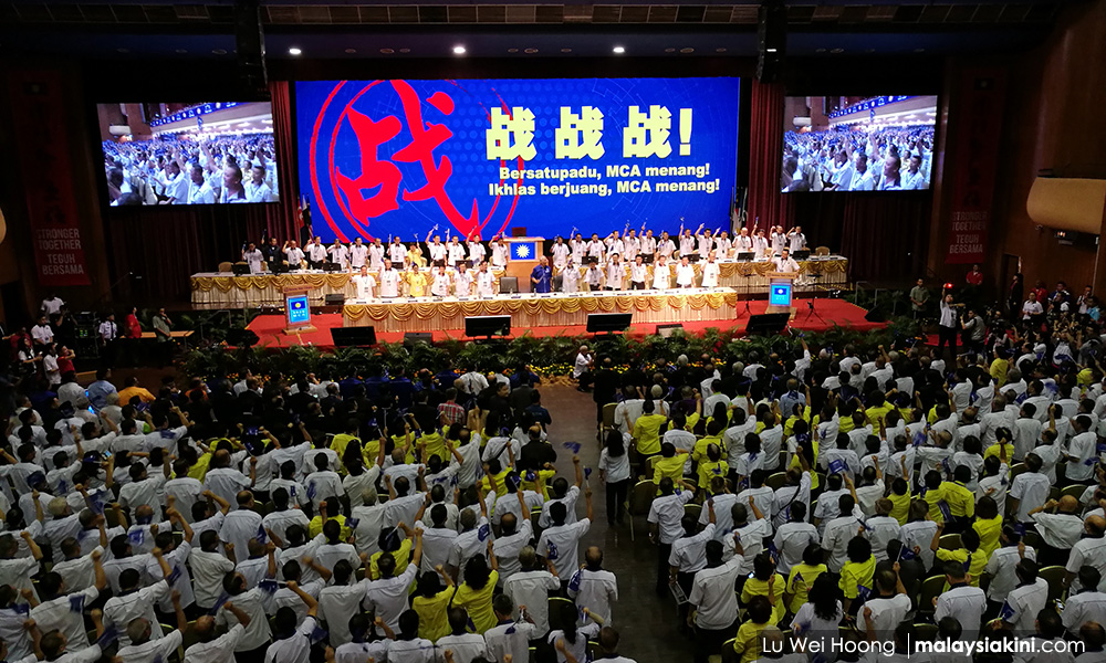 代表他党或独立上阵等问题,马华即日开除12人
