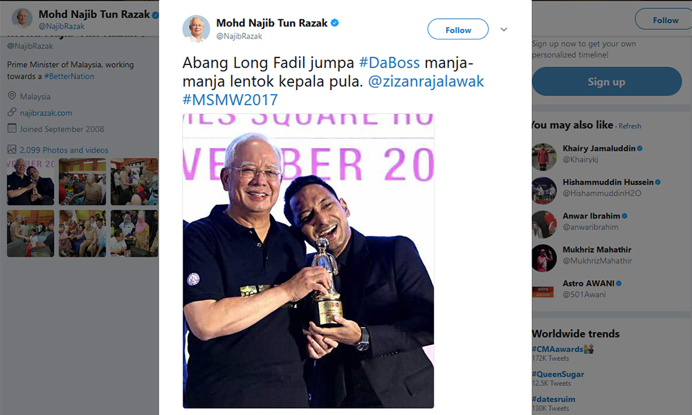 Abang Long Fadil lentok manja di bahu PM