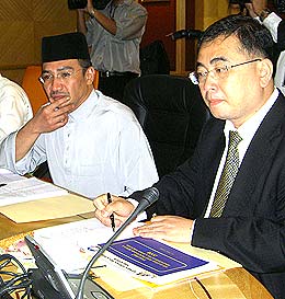 hishammuddin post cabinet pc 210308 and wee ka siong