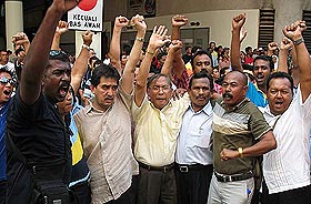 penang komtar umno protest 140308 very angry