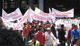 penang komtar umno protest 140308 anwar traitor banner