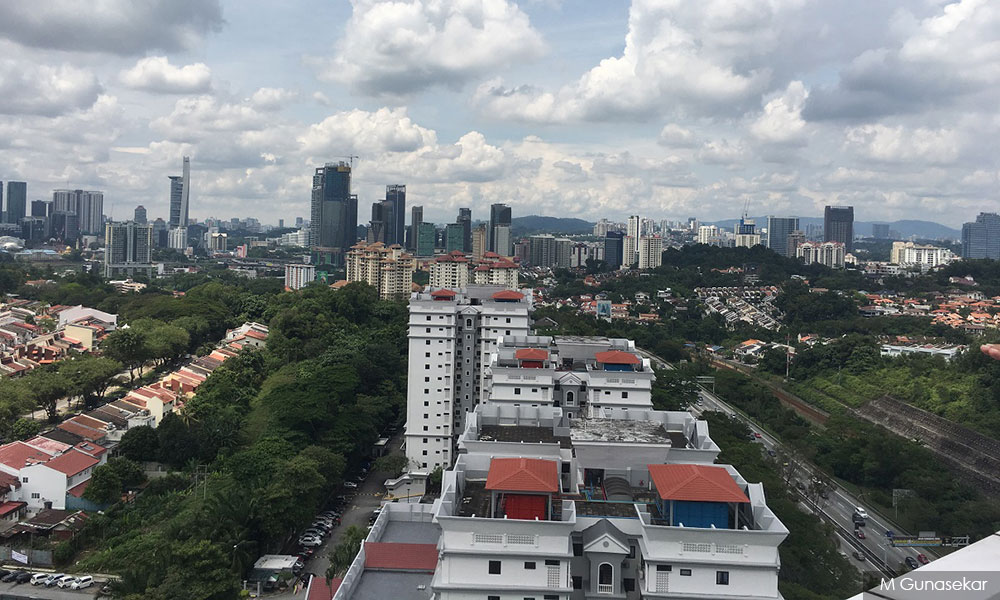 Loke proposes gov't relaxes parking lot rule for apartments near public transport