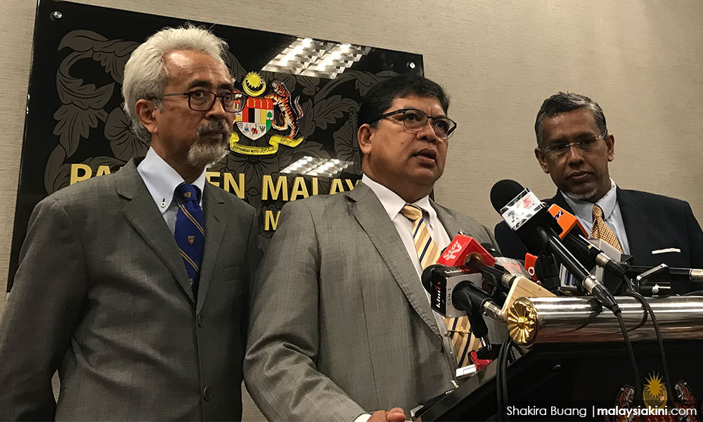 Johari dakwa Husni Hanadzlah mengelak
