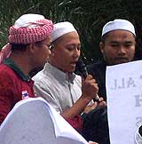 pas youth anti dutch film protest 040408 03