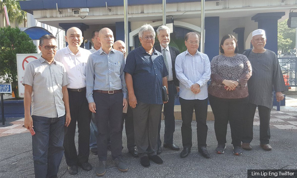 获数行动党议员陪同,再益到警局给口供