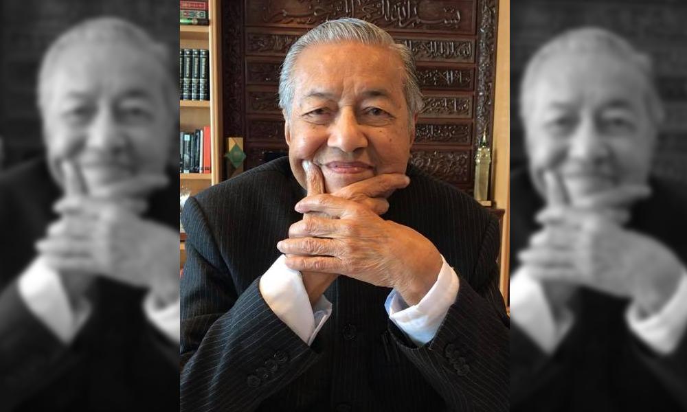 Lepas pulangkan pingat, Dr M ajak Siti Hasmah tonton wayang