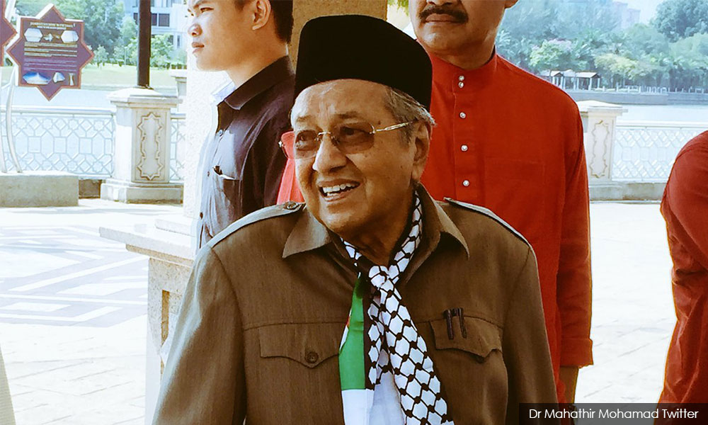 Dr M appears at Putrajaya mosque during 'Save Jerusalem' rally