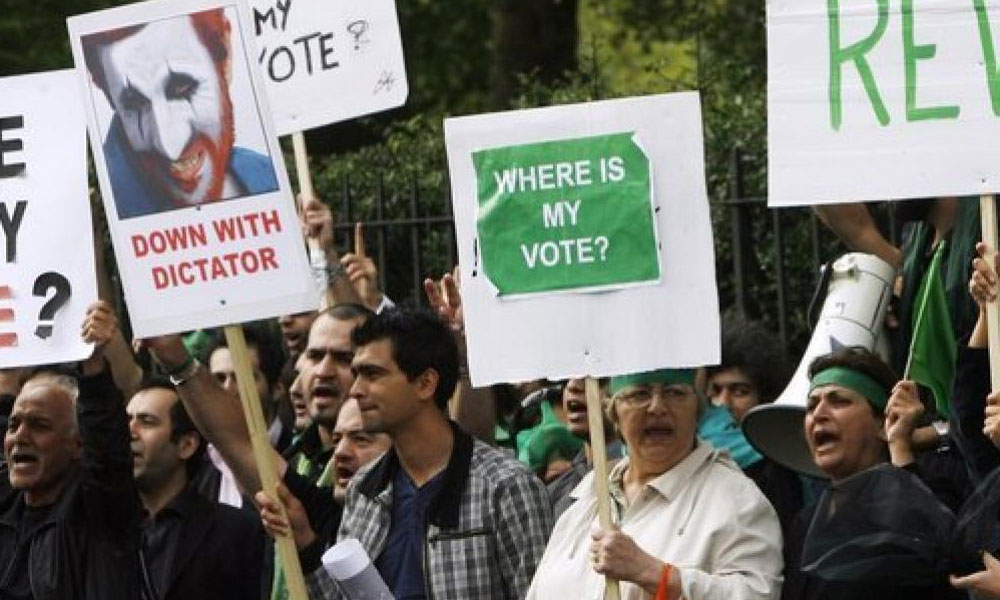 Iran deploys elite revolutionary guards to quell protests