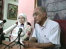wan azizah summoned 150408 press conference