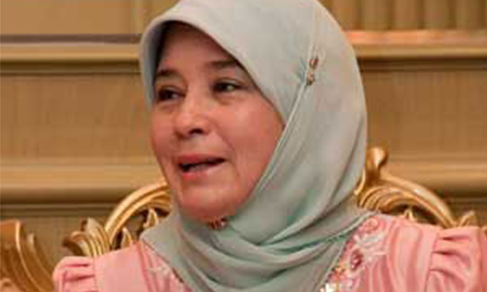 Tengku Puan Pahang sentuh hati mangsa banjir