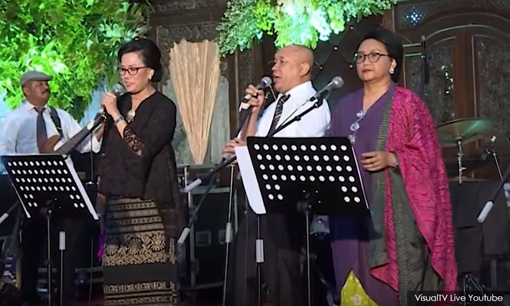 Menteri pun berdarah seni