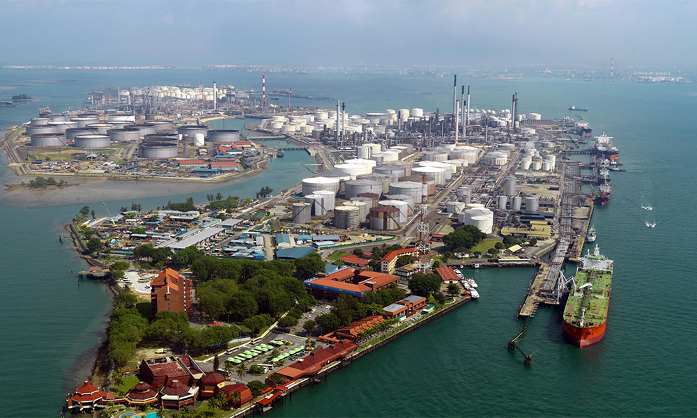 S'pore charges three more suspects in Shell refinery oil heist