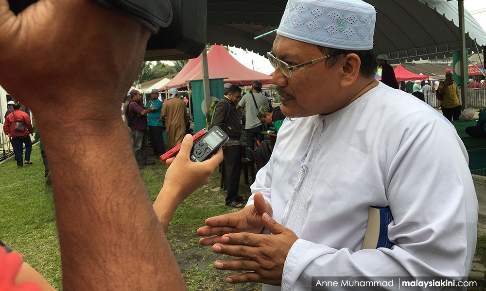 PAS: Awas 'tsunami hijau', 52% pengundi Islam sokong kami
