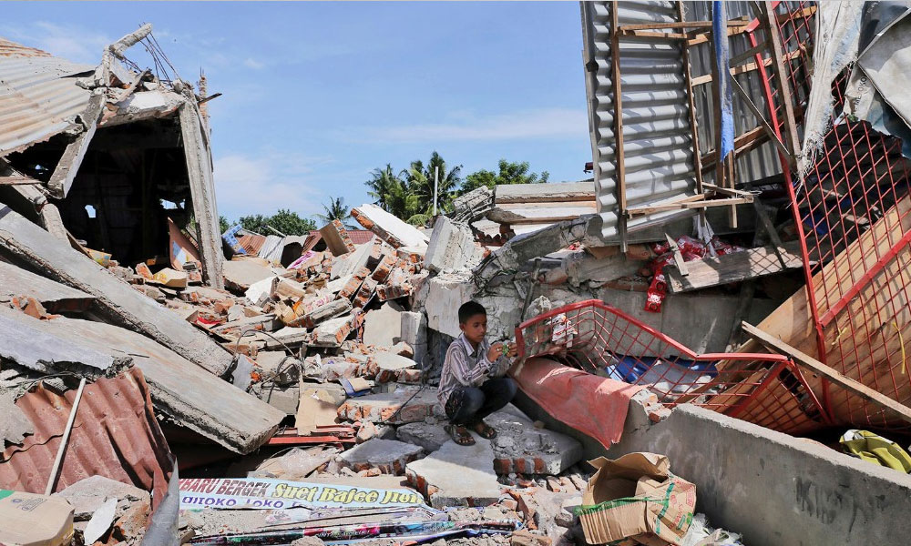Quake shakes Java, causing panic in Jakarta